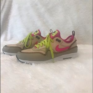 W Nike Air Max. New. Size 9